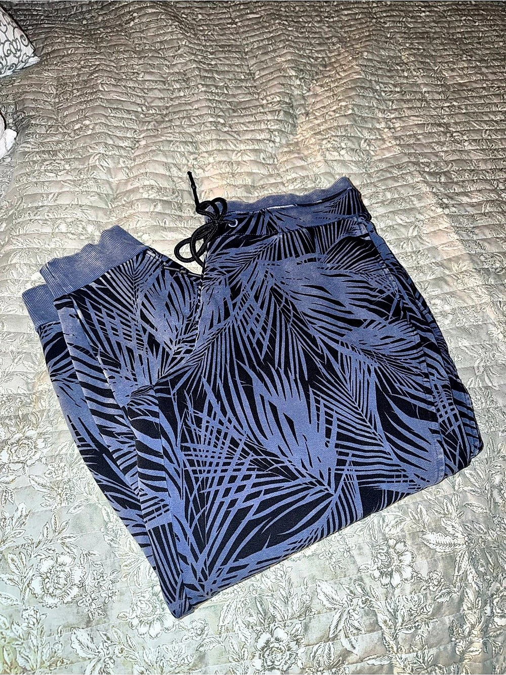 Large.A.B. Woman’s sweats Size Large